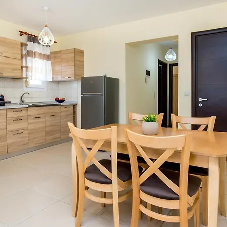 Apartment House Litsa 1 In